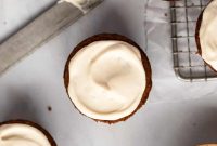 Maple Cream Cheese Frosting Recipe — Smooth, Whipped & Spreadable