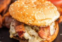 Ultimate Homemade Bacon Cheeseburger Recipe with Juicy Patty
