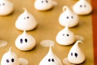 How to Make Adorable Meringue Ghosts for Halloween Treats