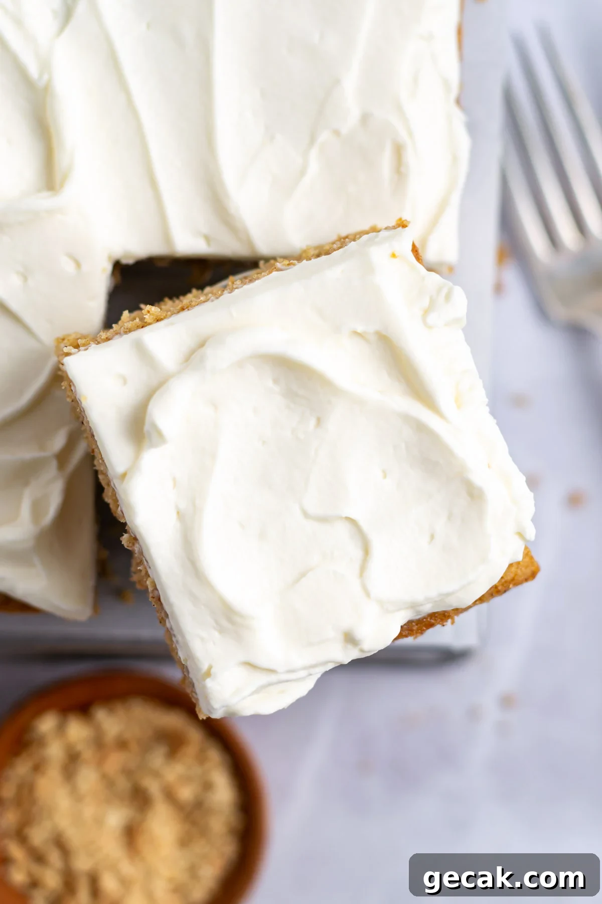 No-Bake Graham Cracker Cake Recipe: Layered Dessert with Creamy Filling 16 slice of graham cracker cake with frosting