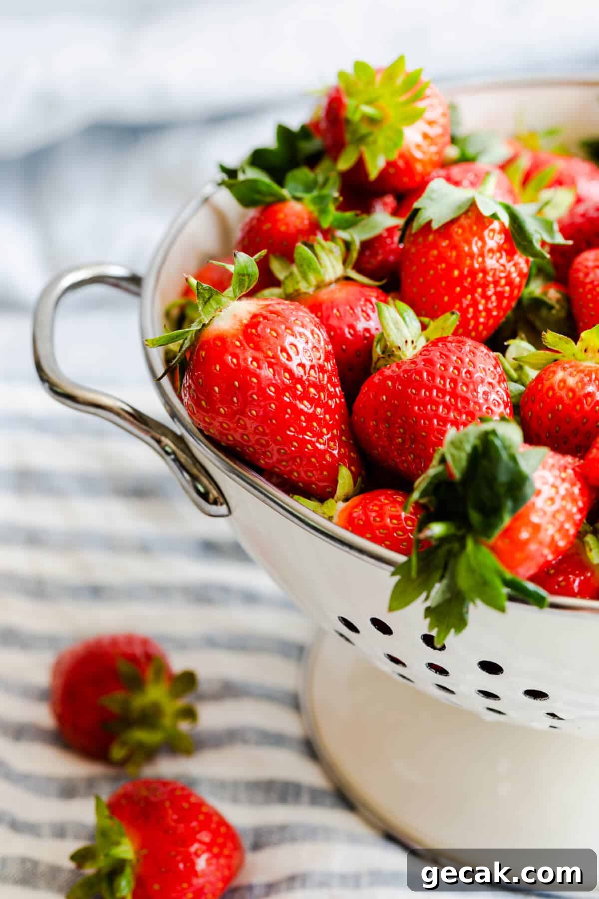 Homemade Strawberry Jam Recipe: Small-Batch Method for Fresh Flavor 3 side close up at fresh strawberries in colander