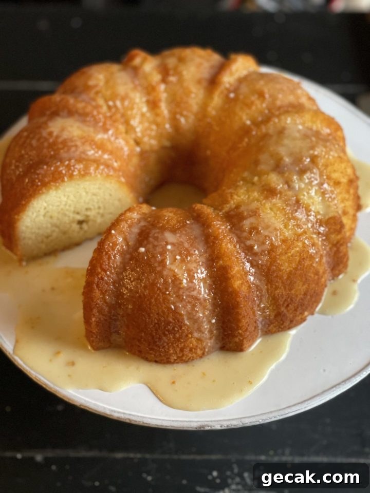 close up on gluten free bundt cake
