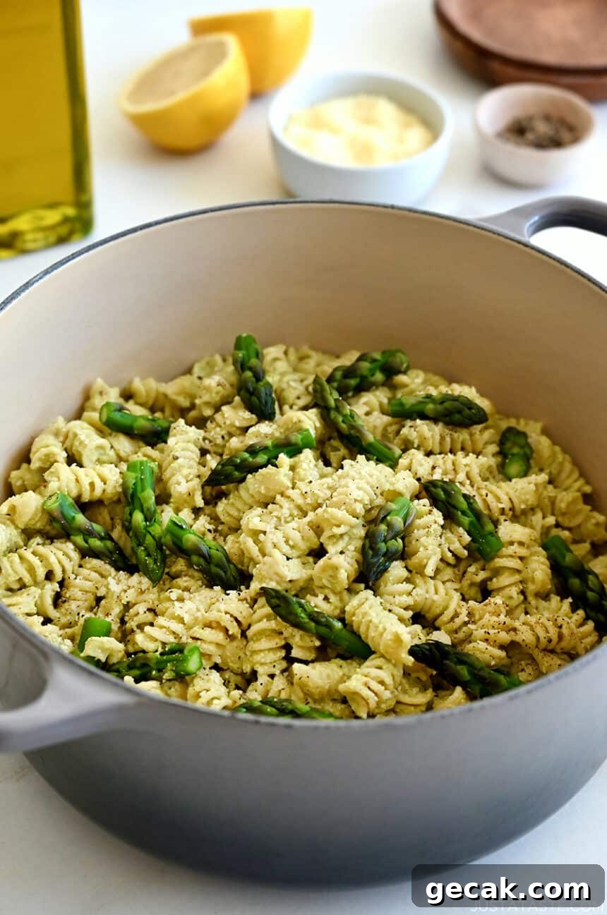 Creamy Asparagus Pesto Pasta with Parmesan 2 A large stockpot containing Cheesy Asparagus Pesto Pasta with fresh asparagus pieces