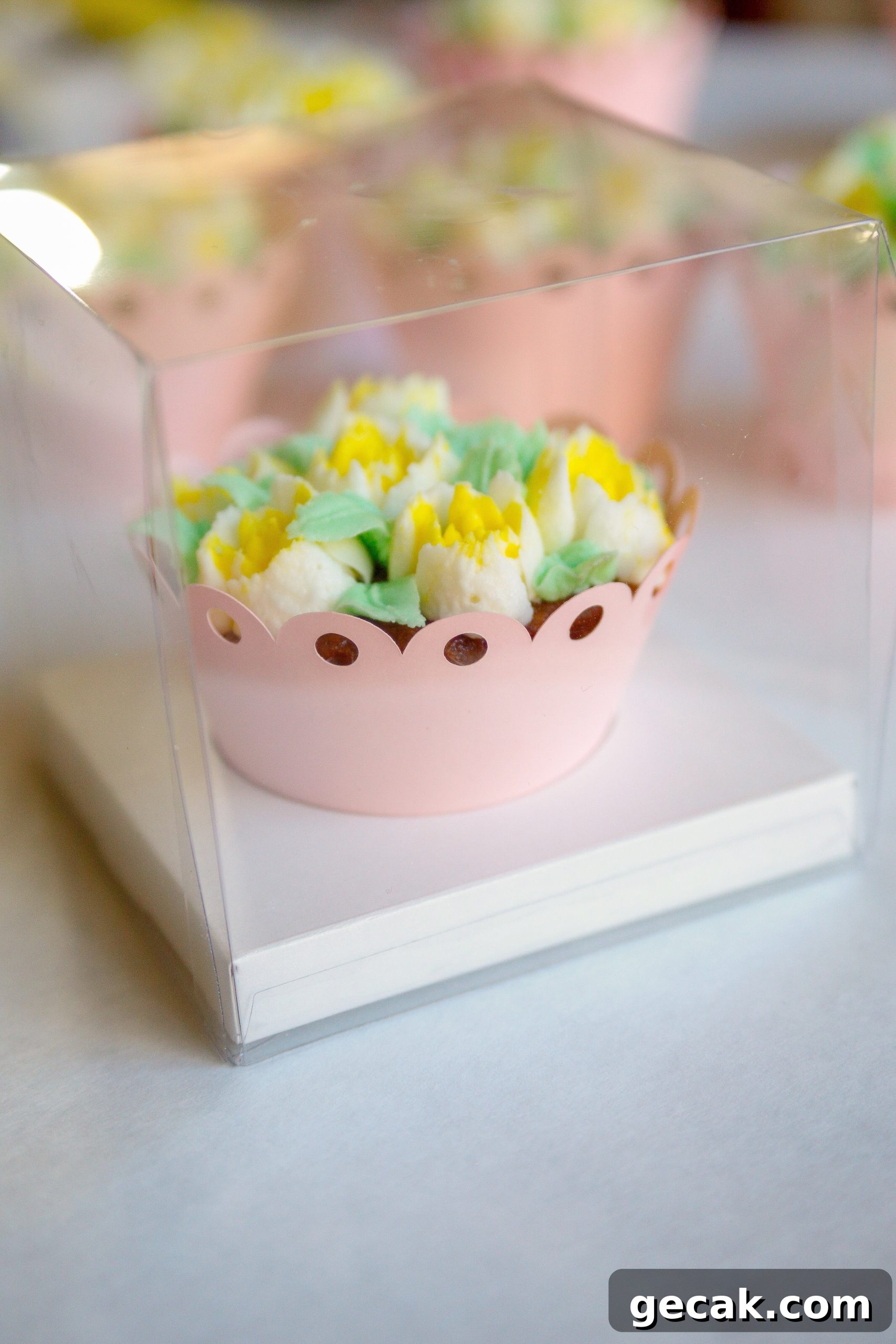 Cupcake Bouquet Tutorial Using Russian Piping Tips 13 Close up of cupcake bouquet