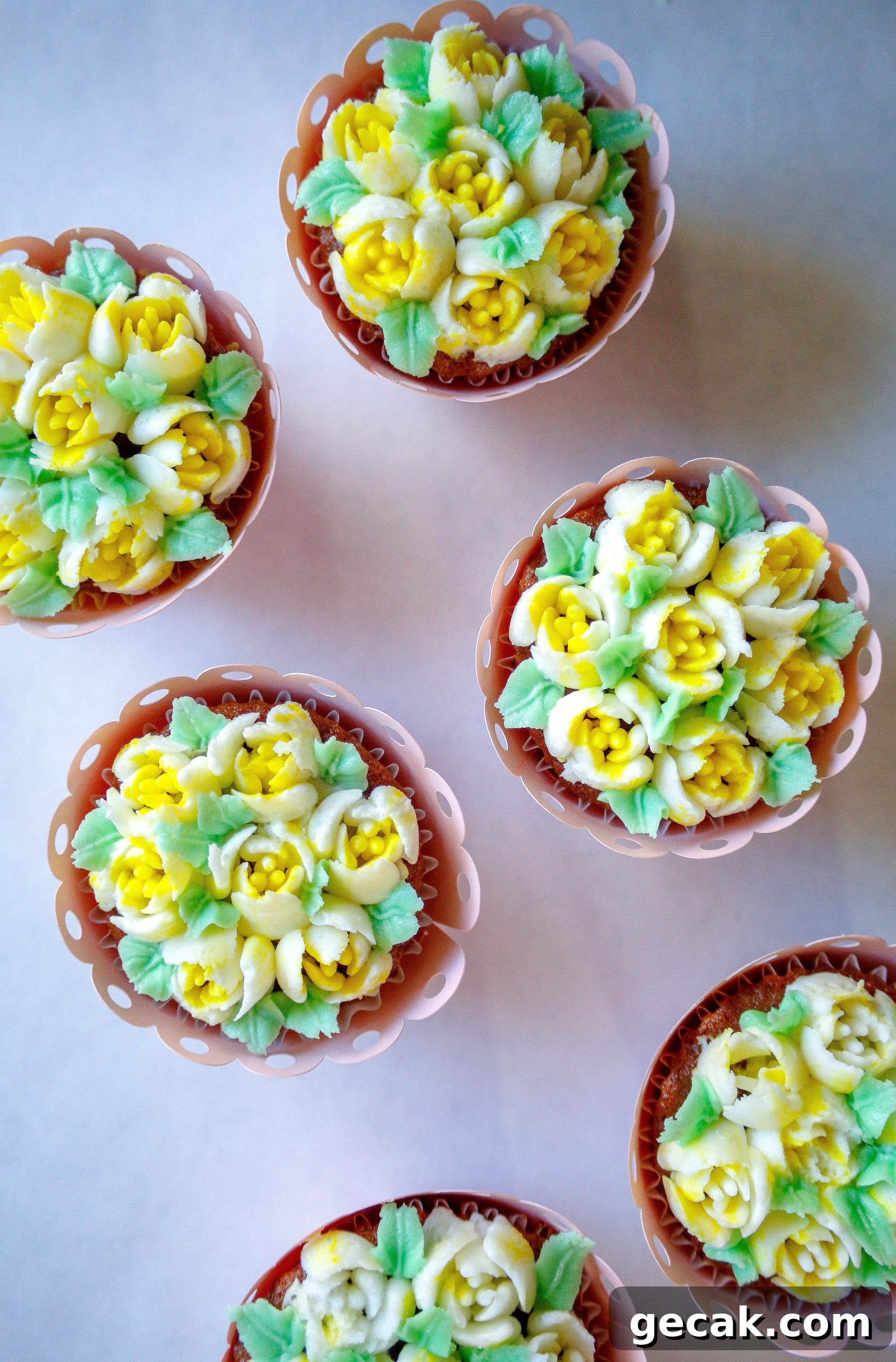 Cupcake Bouquet Tutorial Using Russian Piping Tips 3 Assorted cupcake bouquets