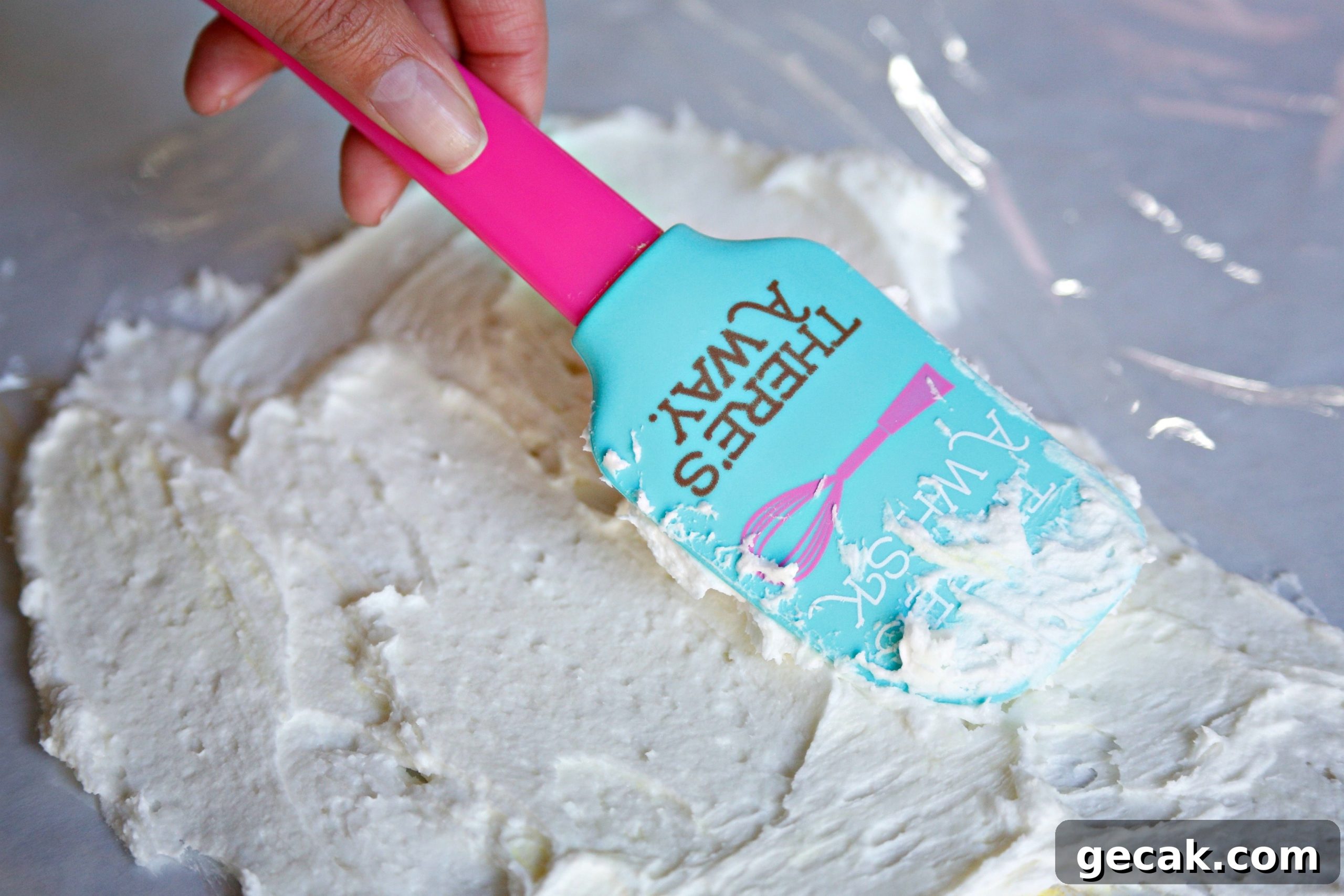 Cupcake Bouquet Tutorial Using Russian Piping Tips 5 Spread white frosting