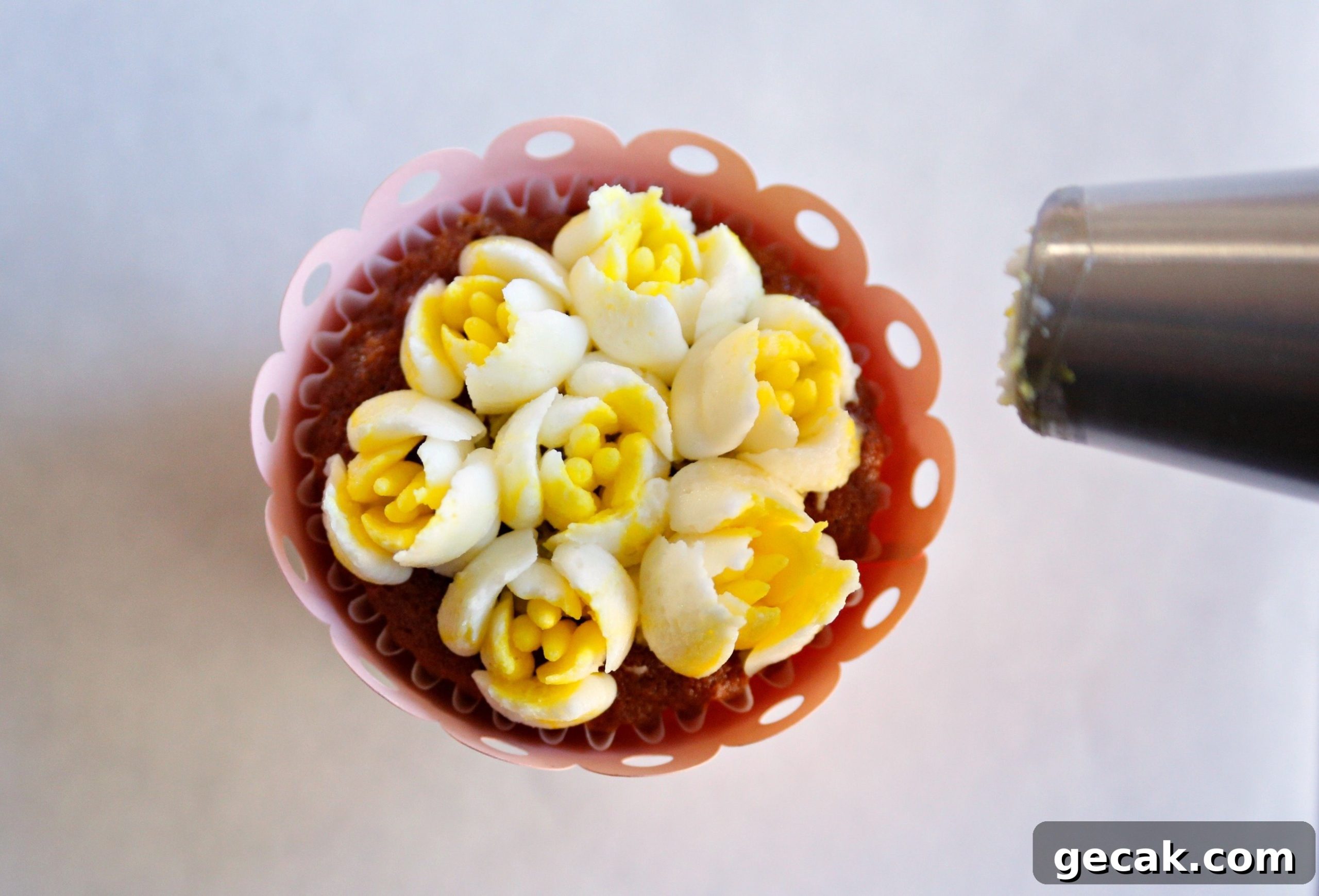 Cupcake Bouquet Tutorial Using Russian Piping Tips 10 Cupcake covered with piped flowers