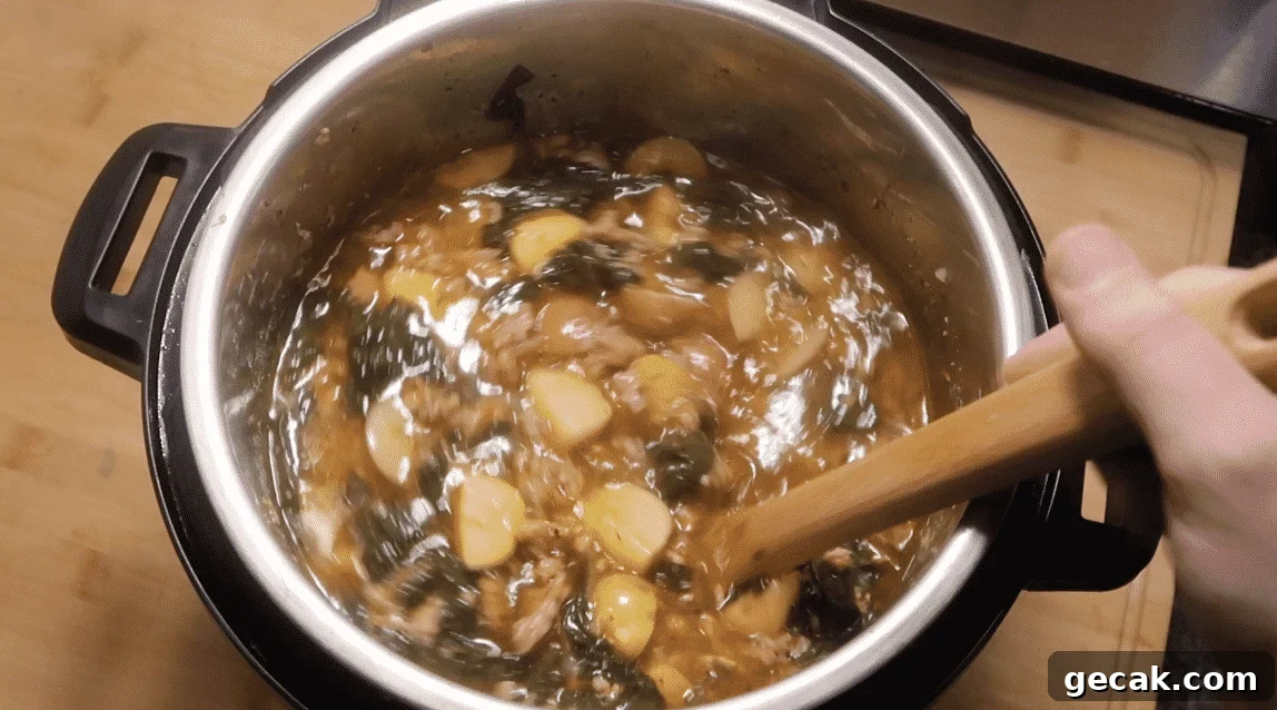 Instant Pot Sausage and Spinach Soup — Zuppa Toscana Recipe 15 img 24318 32