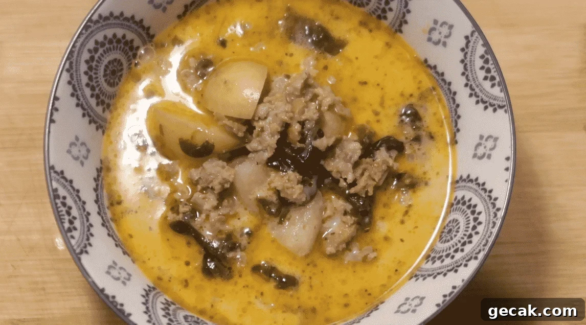 Instant Pot Sausage and Spinach Soup — Zuppa Toscana Recipe 18 img 24318 38