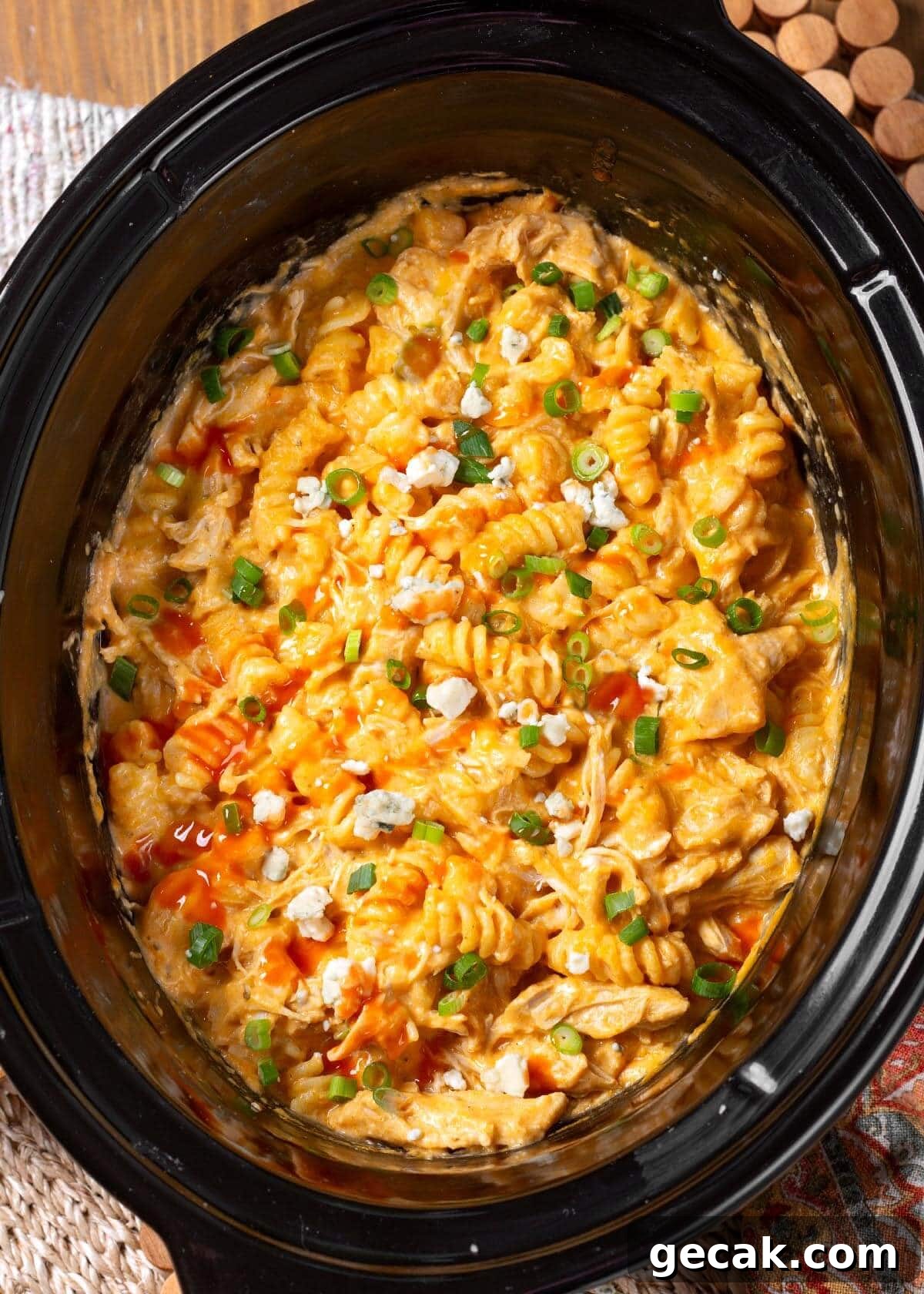 Crockpot Buffalo Chicken Mac and Cheese