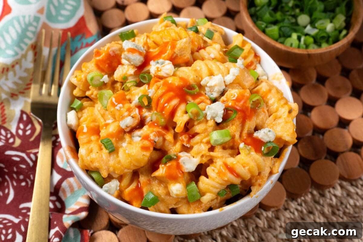 Crockpot Buffalo Chicken Mac and Cheese