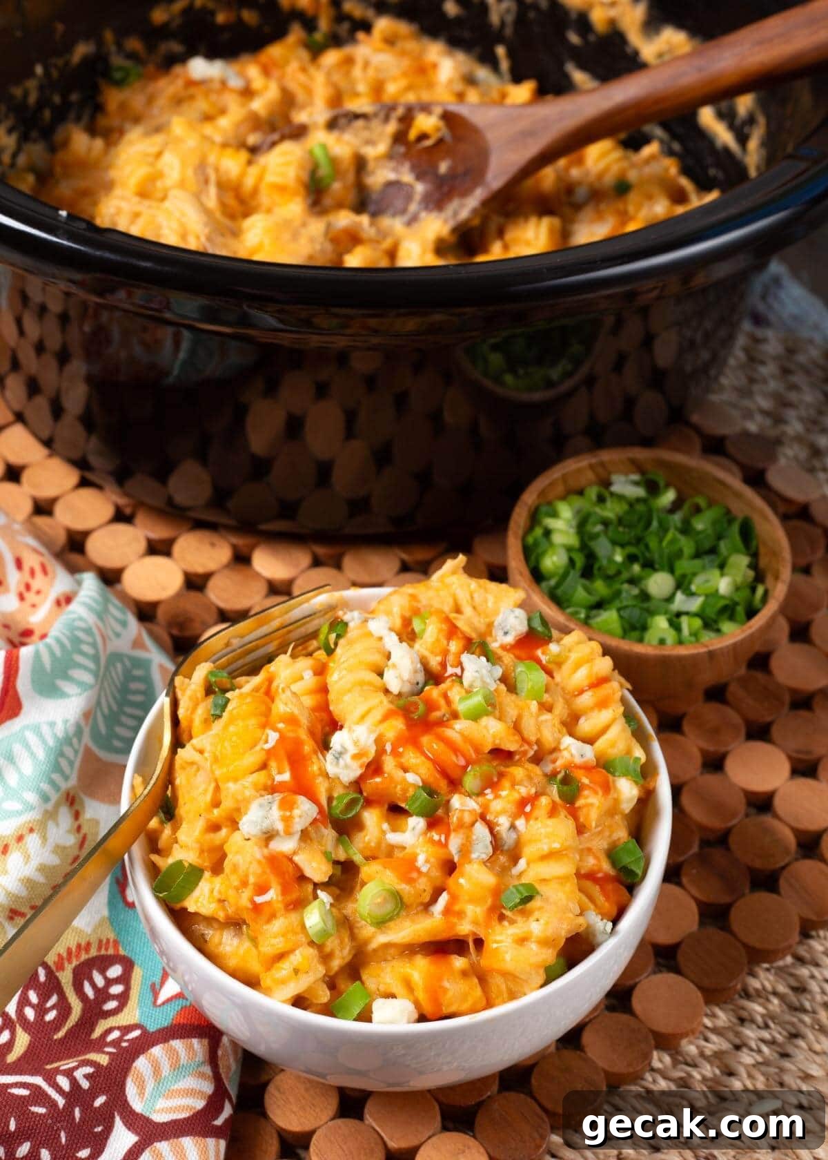 Crockpot Buffalo Chicken Mac and Cheese