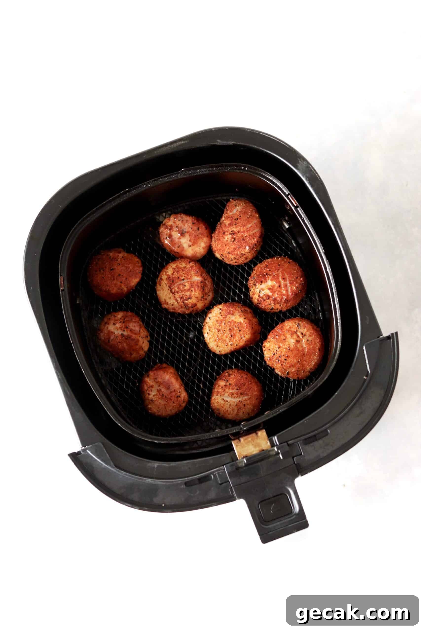 Crispy Air-Fried Scallops with Lemon Butter Sauce 6 cooked scallops in air fryer